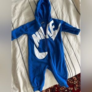 Nike baby sweatsuit 6m